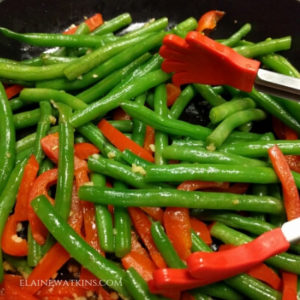 Steamed Green Beans tossed with Red Pepper slices - Simply Delicious Steamed Green Beans